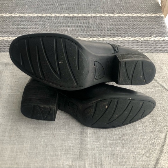 Versatile and Stylish Black Børn Sacramento Booties Leather Elastic Panels Sz 8 - Picture 10 of 10